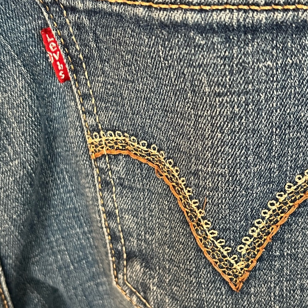 Levi's Women's 515 Bootcut Blue Jeans - Picture 4 of 5